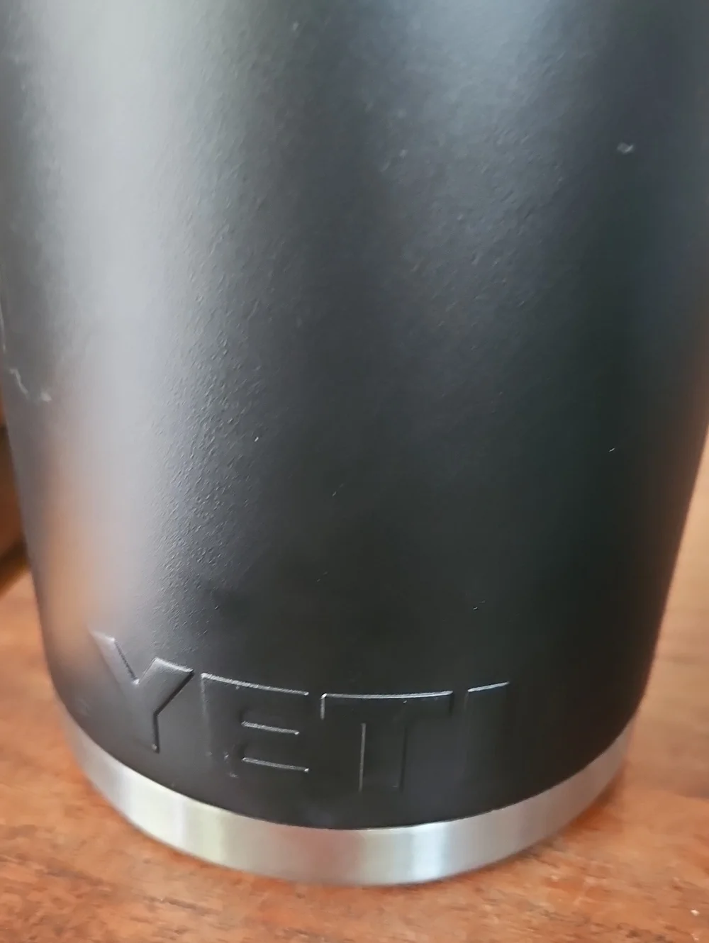 Yeti Black Stainless-Trim Insulated Water Bottle 64 Oz - Picture 5 of 7